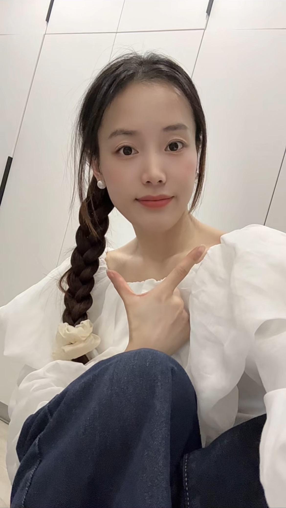 你不需要成为任何人, 你做你自己,就是这世界独一的二的存在@抖音小助手