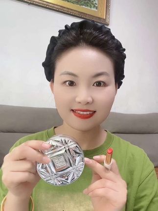 用什么底妆都卡粉起皮的干皮姐妹,都来试试这个定妆蜜粉#散粉 #底妆 #女生必备