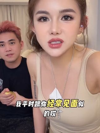 只是刚好过节孩子在前夫这就一起吃了个饭而已! 然后这指甲真的有那么塑料非主流吗😶坐着5个小时诶#猫女林 #指甲 #过节啦 #唇釉 #亮点在最后