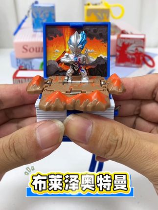 儿子真的太喜欢了吧,还说开学要别再书包上,真的太酷了吧#奥特曼剧场#奥特曼口袋剧场#奥特曼玩具#儿童奥特曼