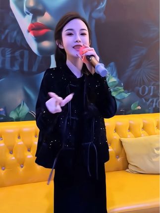 新中式时尚洋气气质两件套#新中式穿搭 #气质穿搭 #谁穿谁好看 #高级感穿搭 #显瘦穿搭