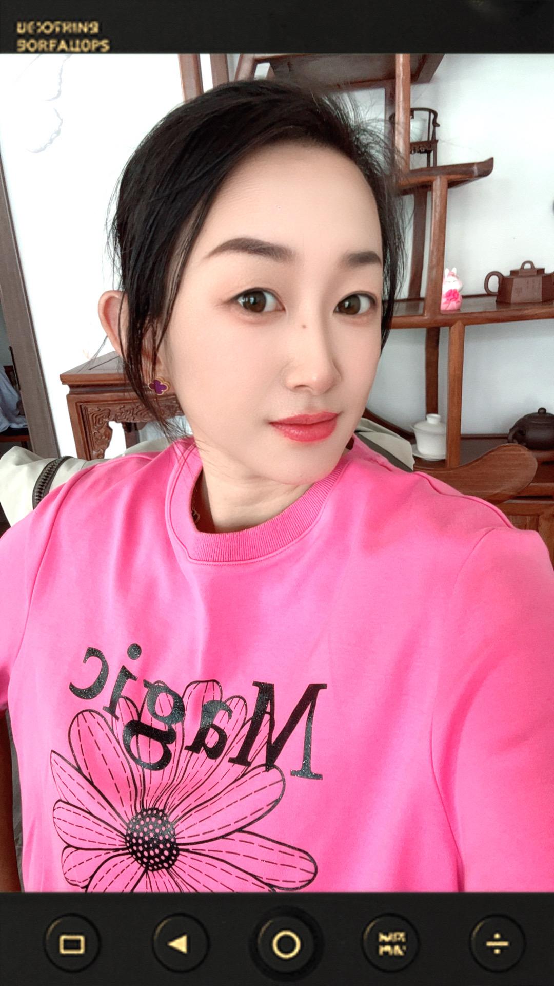 “简单生活,苦而不言,喜而不语, 或许才是生活最好的状态…”