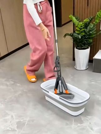 #创作灵感 这款可折叠的#拖把桶 真的可以闭眼入,家里各种拖把都能用,用完折叠起来还不占空间#可以折叠拖把桶#方便又实用 #卫生间好物@DOU+小助手