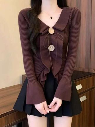 #针织衫 #晒晒我的秋冬穿搭 #时尚休闲穿搭 #谁穿谁漂亮 #减龄气质 @DOU+小助手 @创作灵感