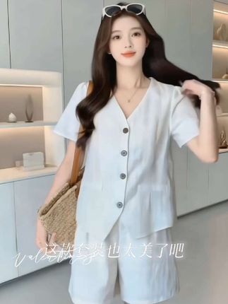 大码女装夏季新款休闲风街头时尚单排扣短袖短裤两件套装#夏季新款 #高级感穿搭 #出游穿搭 #时尚套装 #谁穿谁好看