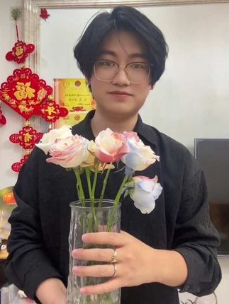 加厚款ins风网红极冻冰川花瓶,非常有质感,颜值很哇塞哦,搭什么花都好看用来插花摆客厅餐桌都很合适#玻璃花瓶 #花瓶摆件 #美观实用 #居家好物 #创作灵感