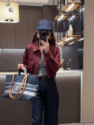 #简约穿搭 #春秋穿搭 #谁穿谁好看系列 #早秋穿搭公式来了 #早秋穿搭微微辣变装