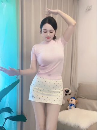 端起爱情的酒啊 疯狂有滋味 #追求 #扭一扭 #浅跳一下 #随性摇摆