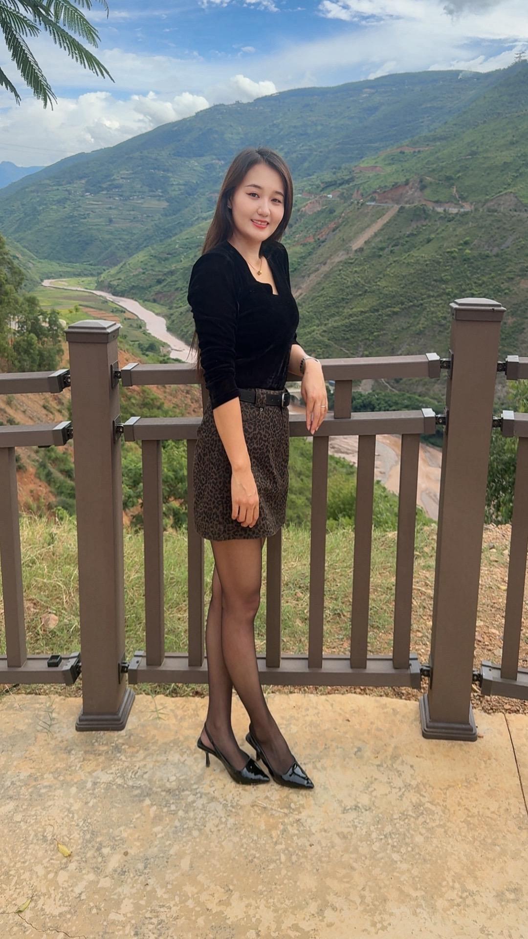 别问我是谁 请与我相恋......