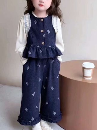 #女童秋季洋气百搭儿童新款中小童泡泡袖蝴蝶结印花牛仔三件套#女童套装 #生女儿就要这样穿 #童装上新 #套装穿搭