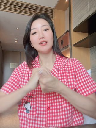 小鸡腿精华很亮很亮,小姐妹说很好用,手手也涂一点!#小鸡腿精华#点击下方小黄车购买