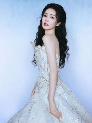 看到白鹿的脱变才明白,原来一个好的体态真的可以提升人的颜值和气质。#白鹿 #杨紫 #杨幂 #赵露思 #刘诗诗