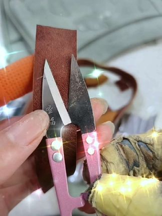 @箱包@皮具@制衣@鞋业各行各业的大佬们让你们节省的剪刀来了 你们还在为一个月买无数把剪刀发愁吗?真的可以试试这边圣福剪刀,它不单锋利质量好,关键用起来很轻巧又耐用 价格还不贵#好东西一起分享 #强烈推荐