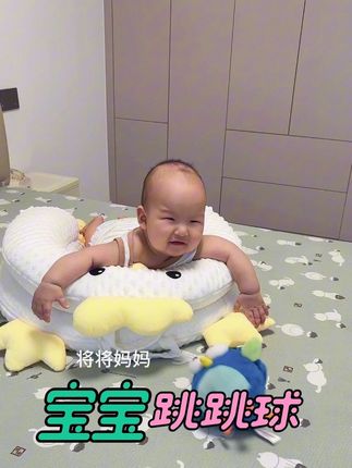 宝宝练抬头、学爬、发声期,一直都在用这个跳跳球,里面有儿歌、故事、古诗,还能录音,真的太好玩了#宝宝玩具 #自己玩的不亦乐乎 #婴儿玩具 #解放双手神器 #母婴好物