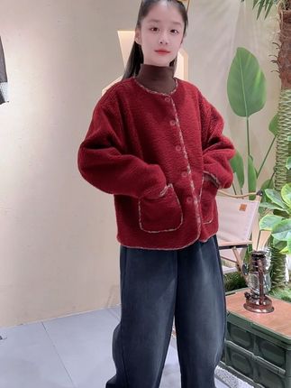 买了买了,终于买了,反正也不贵,就一个闺女,别人有的咱们也得有!#高品质童装 #穿搭 #生女儿就是用来打扮的 #童装 #秋冬穿搭