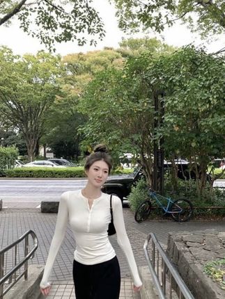 韩版V领韩版修身显瘦上衣#高级穿搭 #t恤穿搭 #百搭上衣 #辣妹穿搭 #韩版穿搭