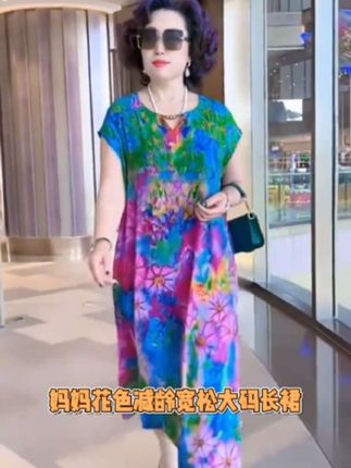 618高品质夏季新款时尚双绉真丝,连衣裙妈妈花色减龄宽松大码长裙,#穿搭女装#旗袍连衣裙#碎花连衣裙 #时尚妈妈精选 #时尚连衣裙。
