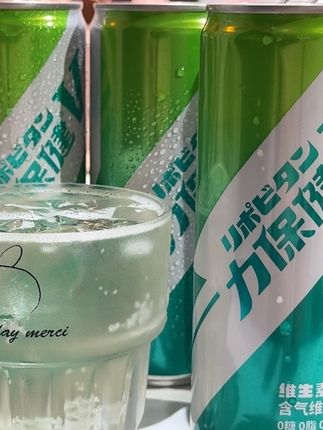 哇塞,我居然挖到了力保健运动饮料的大羊毛,口感真的好喝到离谱,这价到手一箱6罐,你看看才多少,薅到就是纯纯捡漏,它跟你平时喝的运动饮料真的不一样,里面含有丰富的牛磺酸和维C,而且这些都是0,一口下去酥酥麻麻的直冲脑门,绵密的气泡搭配淡淡的果香,清爽好喝不甜腻,平时喜欢运动健身或者经常熬夜的一定要多囤点。#力保健 #饮品 #强烈推荐