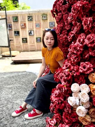 十一出游新搭:美式短T×工装南瓜半裙👗 将复古美式短T塞进工装南瓜半裙,是十一出游的「松弛感利器」。有11个颜色🟠的短T,自带街头随性;南瓜半裙的立体剪裁和侧边口袋,既能修饰腰臀线条,又能随手装下口红、纸巾等小物件,解放双手超实用。 无论是逛市集时配一双帆布鞋,还是打卡网红景点搭马丁靴,这套搭配都能轻松hold住。#出游穿搭 #慵懒风穿搭 #大码女装 #小个子穿搭 #辣妹穿搭