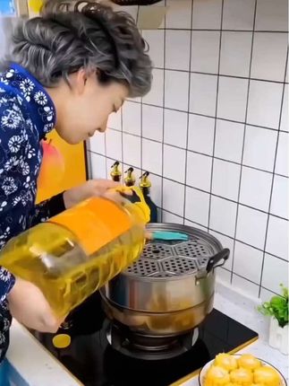这个省油不漏油的喷油壶太实用了,喷雾均匀还不拉油#喷油壶 #厨房好物 #实用好物