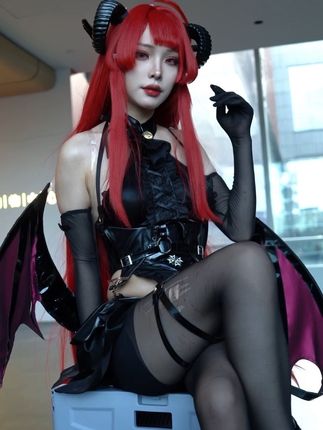 竟然还让我亲自穿鞋 #碧蓝航线 #希尔德加德