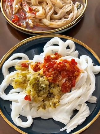 你吃过这种肠粉吗?还记得第一次在哪里吃#泡沫箱肠粉 #肠粉