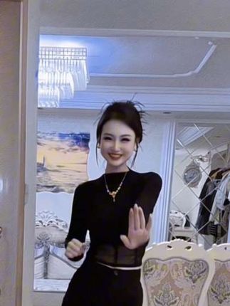 这衣服穿上身,我的妈呀,这也太性感了吧,这衣服你不想买都不行。#优雅气质 #时尚气质穿搭 #好身材好气质 #穿出高级感