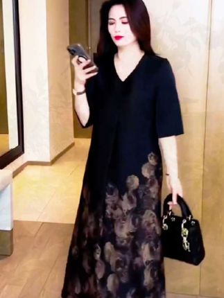 #大码女装气质优雅中老年连衣裙洋气宽松遮肉裙子夏季中长款过膝裙#时尚宽松大码连衣裙#时尚妈妈装