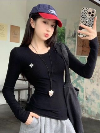 辣妹正肩圆领抗条弹力刺绣十字架长袖修身显瘦软糯秋冬打底衫女#早秋穿搭 #辣妹穿搭 #长袖t恤 #修身显瘦 #打底衣