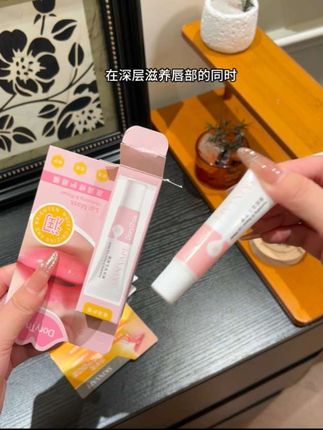 涂完这个唇膏男朋友都说我的嘴巴看起来很好亲,水嘟嘟的!真的很滋润啊#润唇膏 #唇部护理 #唇膏 #唇部保养 #秋冬必备