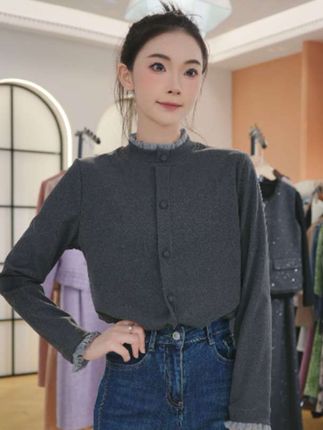 “衣如其人,优雅自成。”正如《诗经》所言:“有女如花,颜若舜华。”✨减龄又气质的穿搭,让你时刻绽放自信光芒。#减龄气质 #时尚减龄穿搭