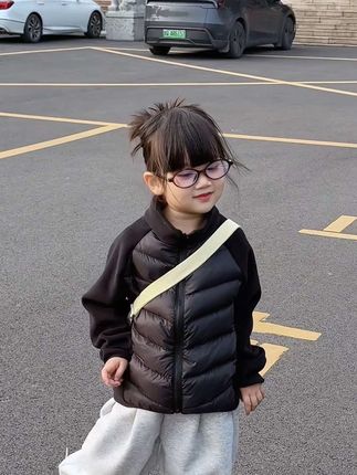 纯纯捡漏! ! !#新国标90白鸭绒羽绒服 大品牌爬爬酷家的!可以外穿又能当内胆的轻薄羽绒服~填充新国标90白鸭绒,轻盈蓬松又保暖,做工细节都很棒,性价比 超高,男宝女宝都可以穿! #儿童衣服#儿童羽绒服#生女儿就是用来打扮的#萌娃穿搭