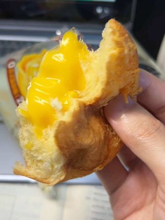 谁懂这一口的含金量!#面包 #爆浆面包 #大人小孩都爰吃 #好吃到停不下来