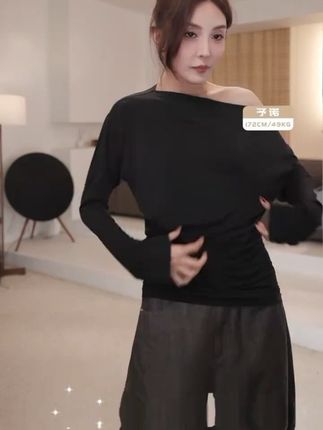 李予诺真诚推荐的韵芝#李予诺 #李予诺衣服 #斜肩上衣 #七夕约会穿搭 #早秋穿搭公式来了