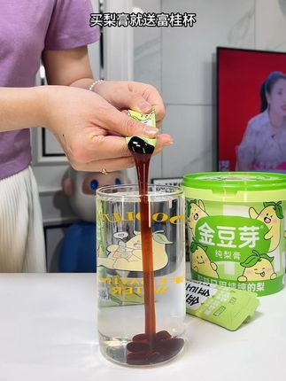 家里有娃的少不了要喝梨膏的,天热干燥,孩子不爱喝白水的,给他泡一杯梨膏水,清甜好喝,孩子喝水都多了!#金豆芽#纯梨膏#宝宝喝水#母婴好物#秋冬热饮