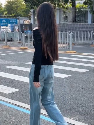 “女人就应该任性,不喜欢了就扔,胖了咱就减,喜欢咱就买,没钱咱就赚,有讨厌的人直接拉黑,人生这么短,哪有时间天天去悲伤 ! #今天穿什么#百搭神裤