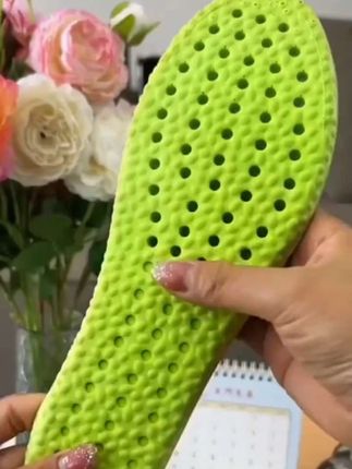 #艾草防臭鞋垫#踩在脚上软绵绵的,它用的是高弹减震的材质,柔软亲肤,舒适透气,不闷脚,久走也不累脚,非常的好穿#鞋垫