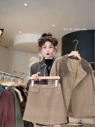 #奔向户外穿搭要帅 驼色毛呢套装裙女深秋冬季2025新款穿搭一整套高级感半身裙两件套#两件套女装 #气质这一块拿捏死死的 #减龄穿搭 #谁穿谁好看系列