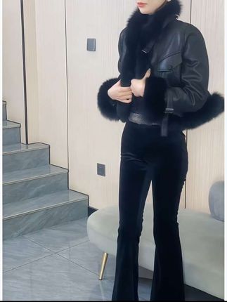 短款宽松型秋冬派克服+显瘦微喇外穿套装##在时装周看见东方美 #跟着俩不正学穿搭 #小个子秋冬穿搭 #秋季日常实用穿搭思路分享#显瘦穿搭