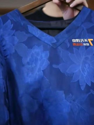 #谁穿谁好看 #穿搭 #美出高级感 【蓝色牡丹】双面穿国风新中式香云纱v领重锻小衫花萝牡丹提花上衣#仙女必备 #显瘦穿搭