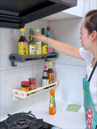 可以壁挂的调料置物架,大小的调料瓶罐都能放置,整齐又美观,卫生间也可以用,洗发水沐浴露也能放置,吸盘的换位置可以继续使用#壁挂调料置物架