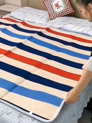 #创作灵感 睡电热毯容易上火,可以试试这款水暖毯,不干燥不上火 #水暖毯 #保暖床垫 #这个冬天不怕冷#面料柔软亲肤