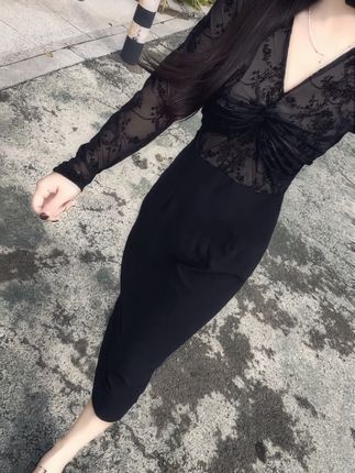 “不要在任何人身上找归属感和安全感,六点的早餐和半夜的夜宵都可以自己吃,玫瑰可以买,夜晚一个人睡更踏实”#穿搭