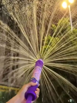 玩水的季节到了,有了这个烟花水枪再也不用戳矿泉水瓶了#烟花水枪 #水枪烟花 #玩水的季节 #玩水乐趣