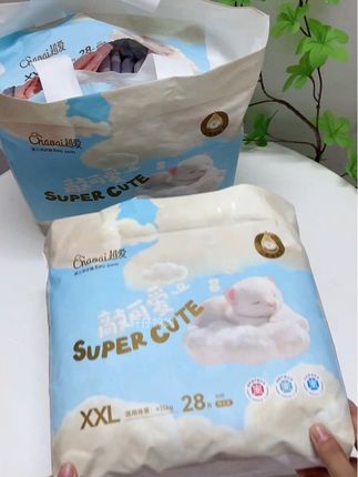 用过超爱他们家的纸尿裤的妈妈都知道,他家的纸尿裤是真的好用,这款高品质山茶花敲可爱,新品拍一到手两大包,面层添加山茶油精华,超大吸量,夜用妥妥的没问题!#超爱敲可爱 #超爱拉拉裤 #超爱纸尿裤 #尿不湿推荐 #萌娃必备屁粮