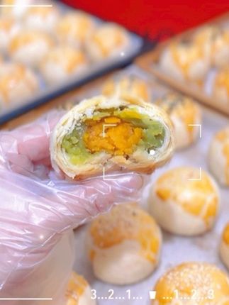 蛋黄酥制作过程#蛋黄酥 纯手工