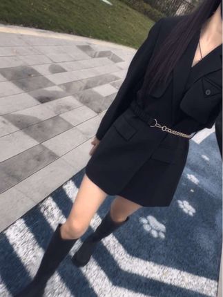 爱是忍不住的,不联系就是心里没有了,不联系就是不 爱,不回复就是不喜欢,人只有对喜欢的东西,才会格 外用心,感受不到的,就是没有,不确认的,就是不 对,所以态度就是答案。#穿搭#秋季穿搭