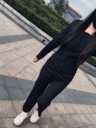 坎坎坷坷谁陪谁,真真假假谁信谁,承诺这东西,听 的人记住了,说的人早忘了,疯子说给傻子听,说者无心,听者却当了真!”#穿搭