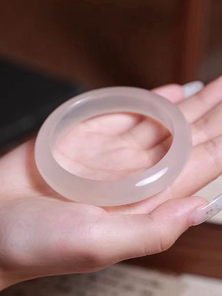 香槟白月光天然玛瑙手镯 #手镯 #女友礼物 #高端大气 #首饰佩戴 #玛瑙手镯