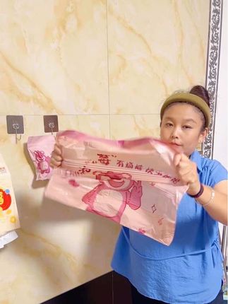 自从用了这个垃圾袋,我就再也不怕垃圾装不下了,它的容量真的非常大。#垃圾袋。#抽取是垃圾袋。#好物分享🔥